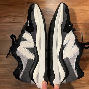 FIGS | New Balance 5740 Black